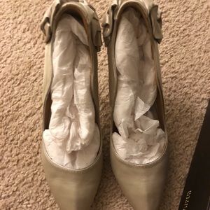 Badgley Mischka high heel shoes